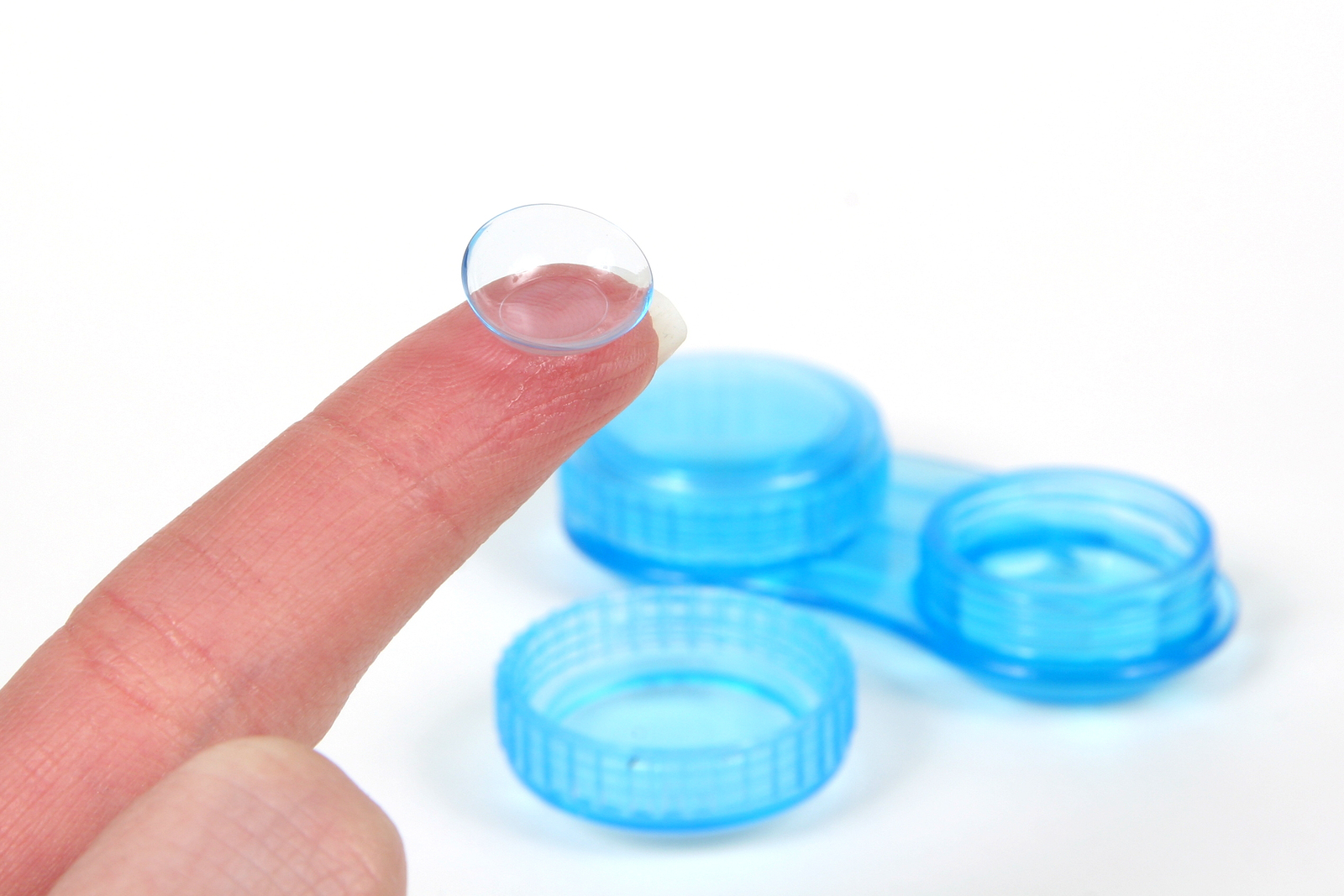 Can You Put Your Contact Lenses in Water?