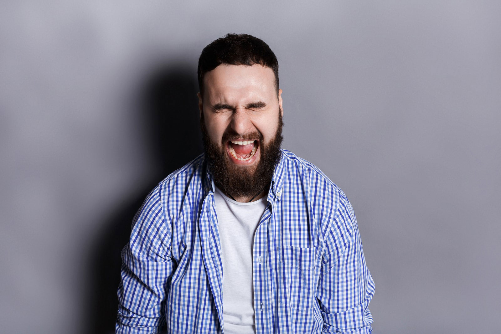 Possible Causes and Solutions to Contact Lens Irritation