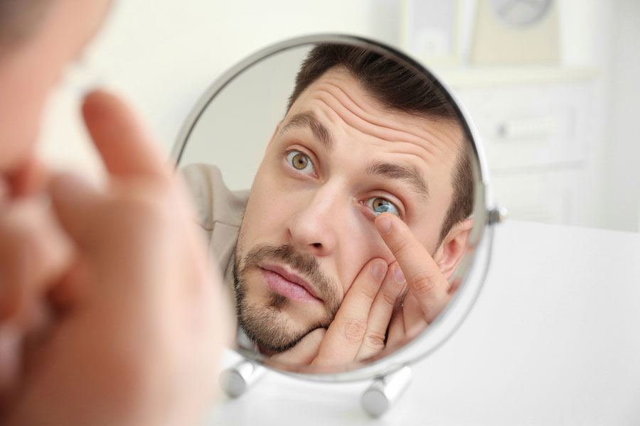 How Do I Put Contacts In?